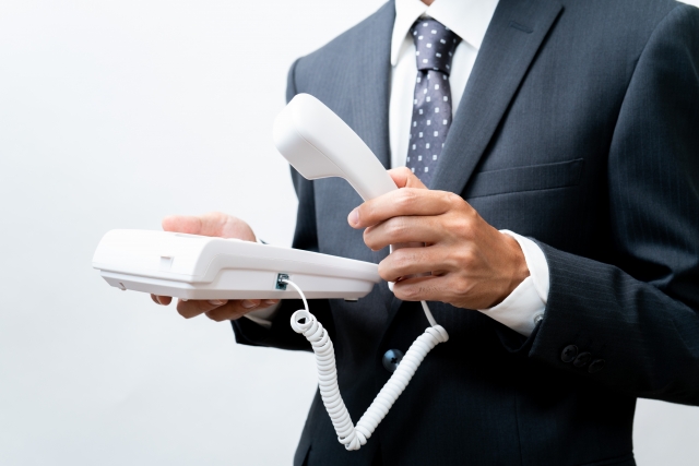 法人設立時、固定電話を設置すべきかどうか迷っています