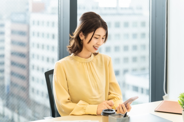 オフィスでのスマホ利用、どう管理する?